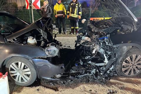 Schwerer Verkehrsunfall Auf Der B8 Bei Elz