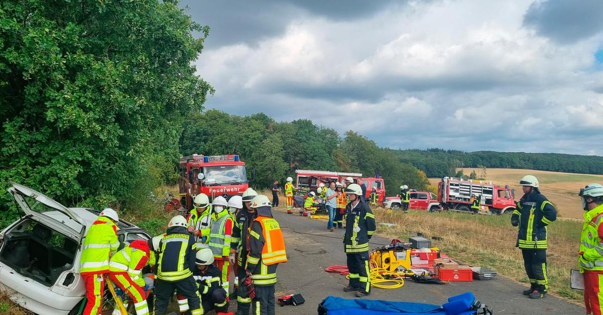 Frontalunfall Mit Vier Schwerverletzten Bei Gladenbach