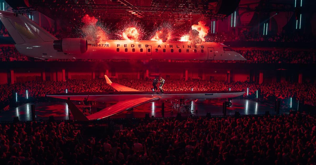 Apache-207-Steht-ein-Flugzeug-in-der-Frankfurter-Festhalle