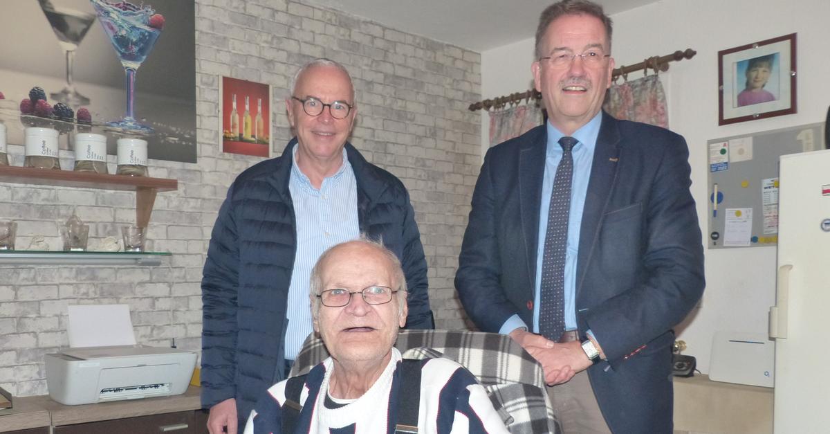 Leute-Leute-Wetzlarer-mit-Herz-und-der-Mann-gro-er-Spr-nge