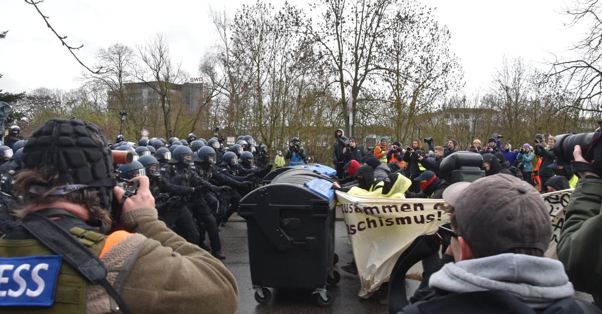 Proteste-in-Gie-en-Polizei-und-Aktivisten-beklagen-Gewalt