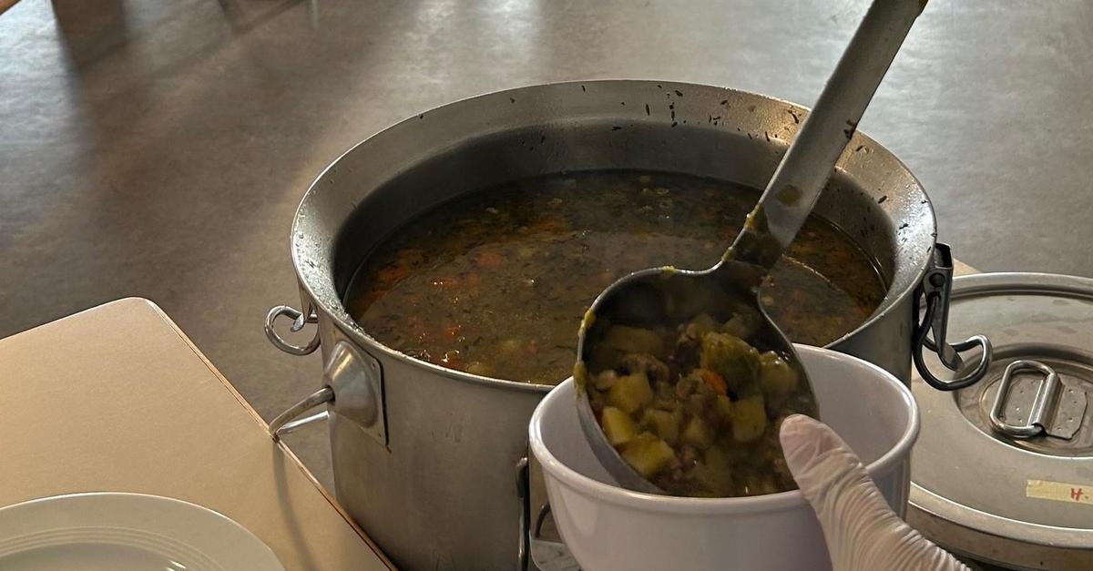 Betr-ger-sammeln-in-Limburg-f-r-Suppenk-che