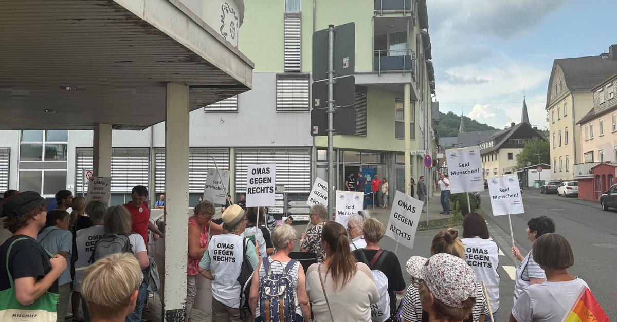 Das neue „Politik-Zentrum“ in Biedenkopf ist eröffnet und segelt hart ...