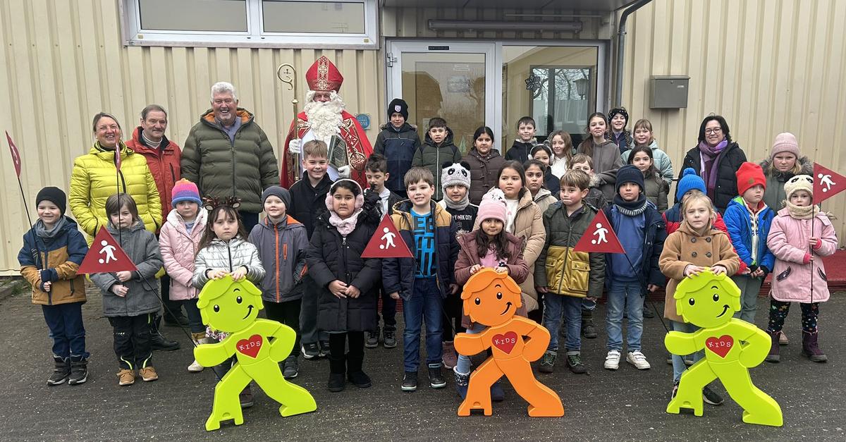Nikolaus-sorgt-f-r-die-Sicherheit-der-Hintermeilinger-Kinder