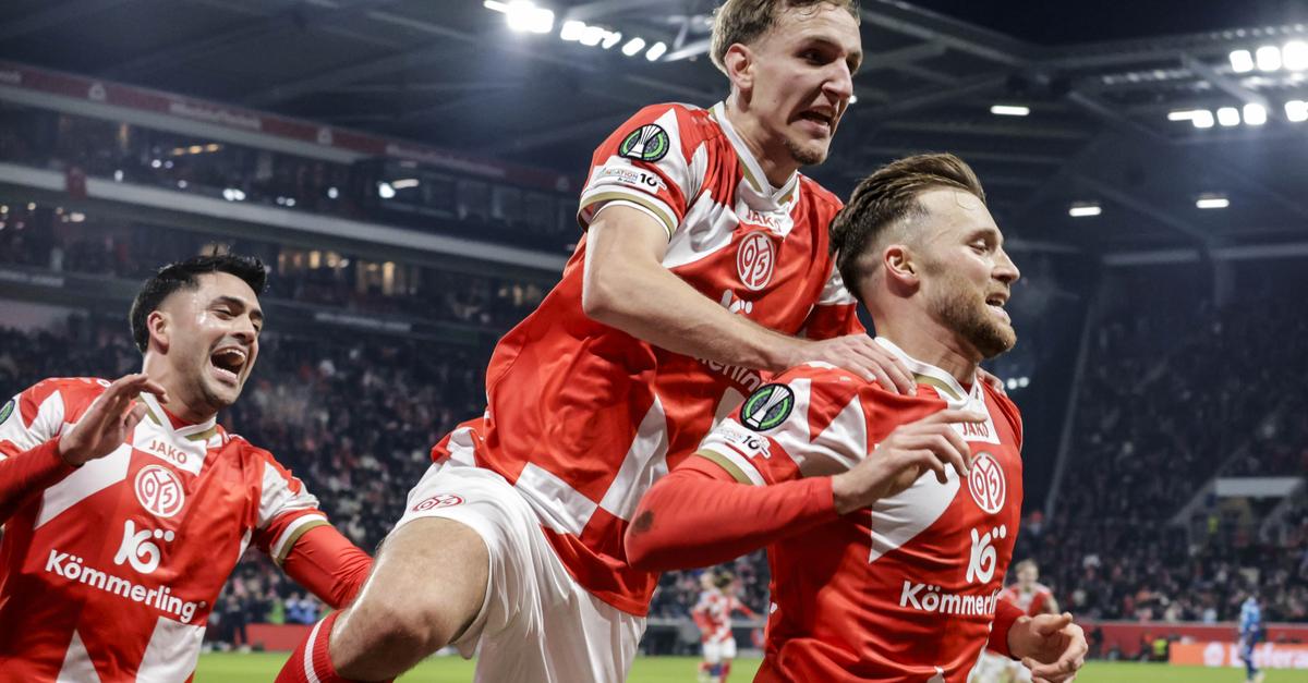 Sieg-gegen-Samsunspor-Mainz-05-l-st-Achtelfinal-Ticket