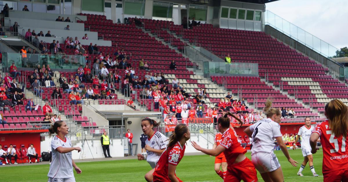 Wo-bleibt-Unterst-tzung-der-Fans-f-r-die-05-Fu-ballerinnen-