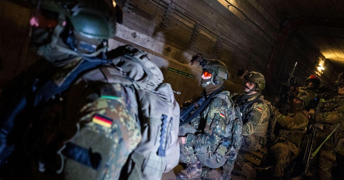 Wachbataillon-bt-in-Berlin-f-r-Schutz-der-Bundesregierung