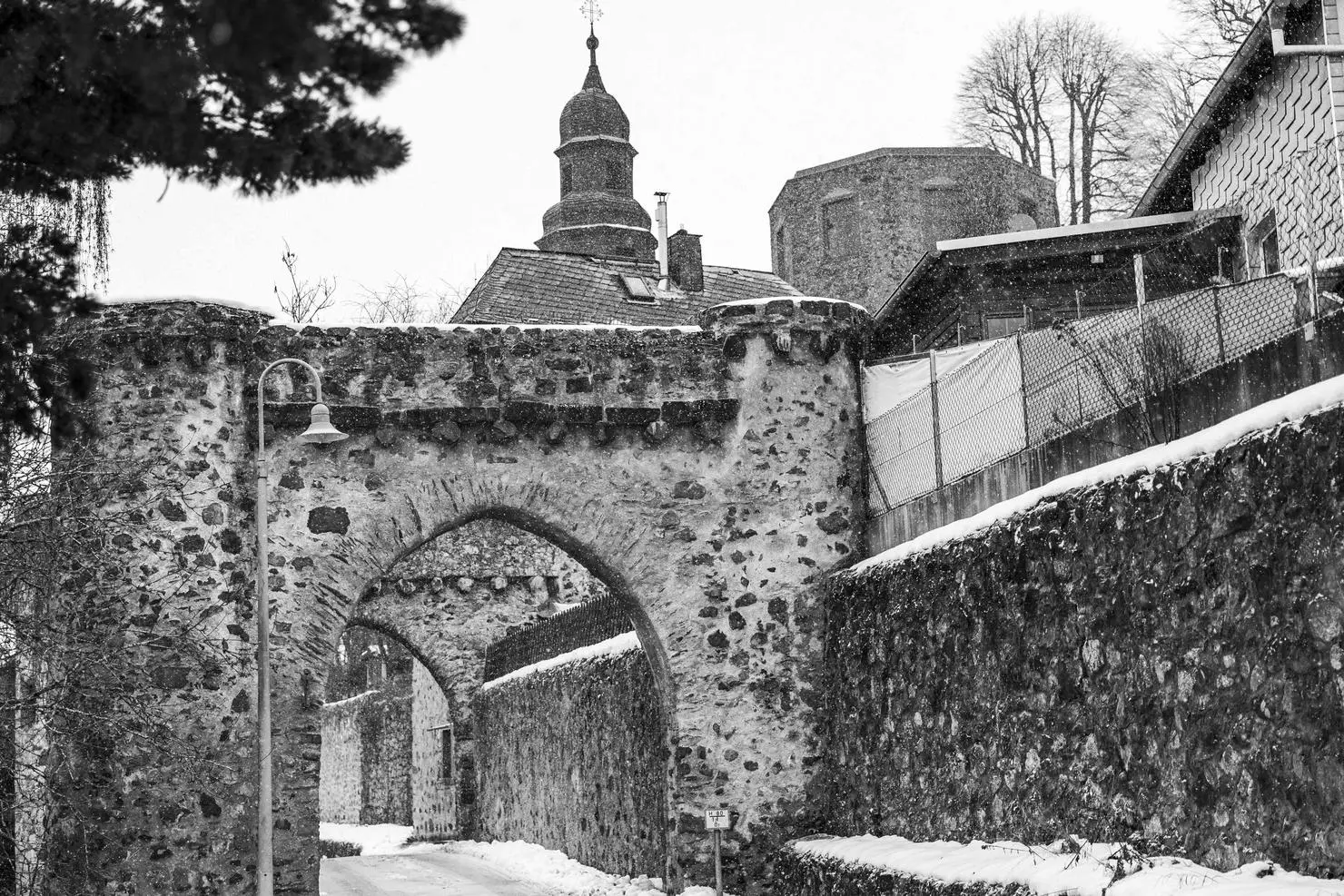 Die-Burganlage-Hohensolms-zur-Winterzeit