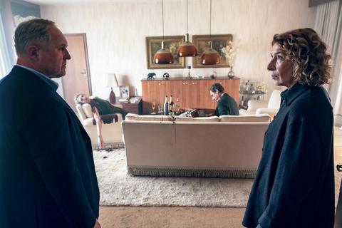 Krassnitzer (Moritz Eisner) und Neuhauser (Bibi Fellner) sind in jeder Situation ein gutes Team. Foto: ARD Degeto/ORF/KGP/Pedro Domenigg