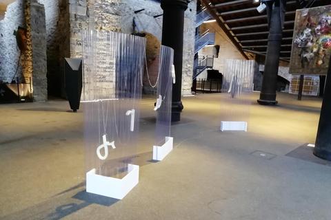 Stücke aus der Ausstellung von Flux4Art 2020 in der Sayner Hütte in Bendorf. Foto: Carsten Schneider