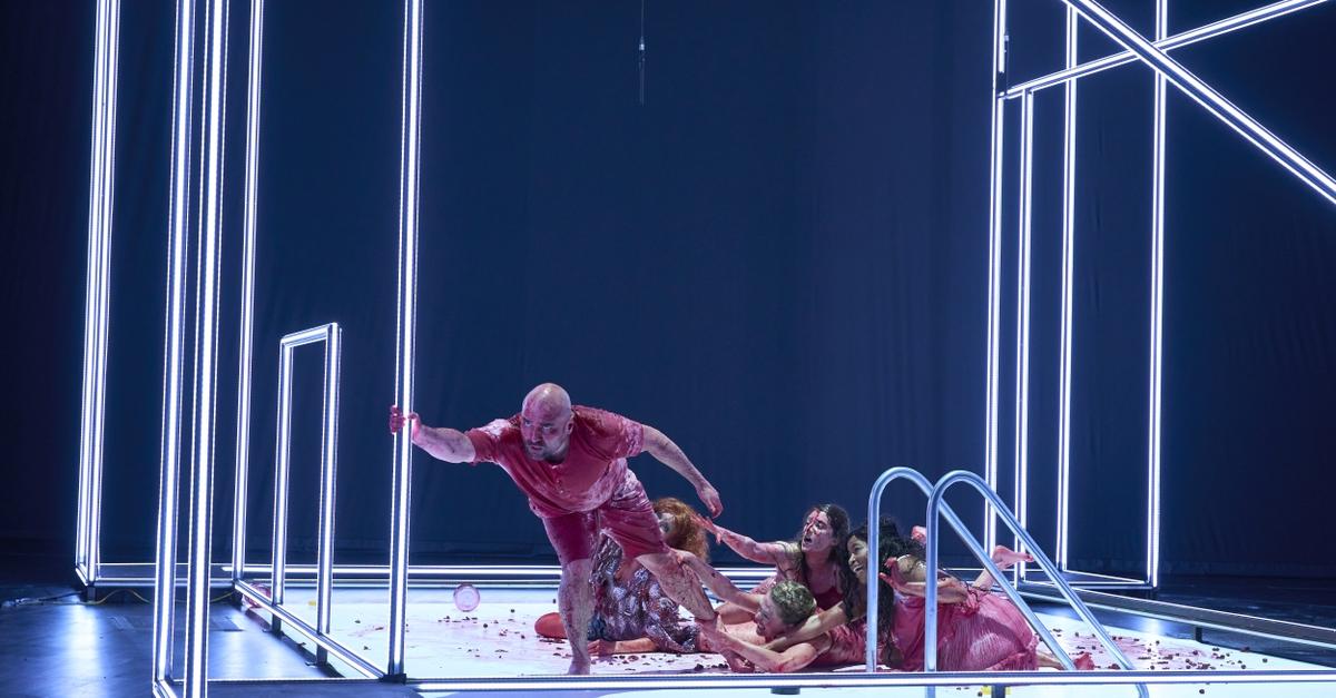 Spuk-im-Wartesaal-des-Lebens-Kirschgarten-in-Darmstadt