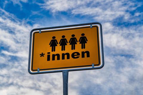 „Linguistik vs. Gendern“ heißt ein Aufruf, der sich gegen die Verwendung von  geschlechtergerechter Sprache in den öffentlich-rechtlichen Medien richtet. Dabei schreibt er sich Wissenschaftlichkeit auf die Fahne – zu Recht? Foto: blende11.photo – stock.adobe