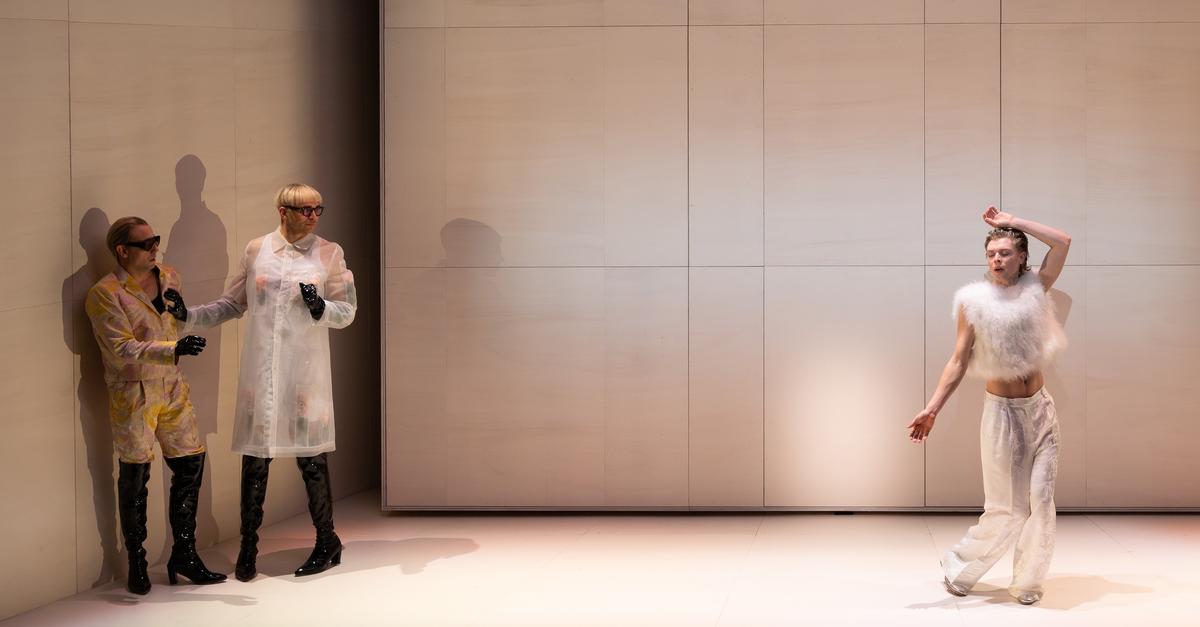 Oscar-Wilde-in-Lackstiefeln-Dorian-Gray-in-Frankfurt