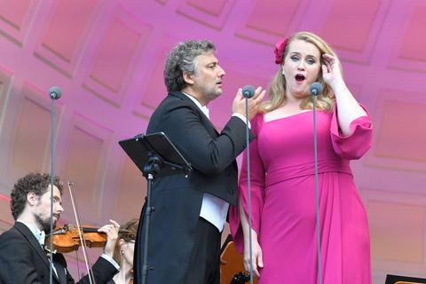 Selbstbewusst behauptet sich die Sopranistin Rachel Willis-Sørensen gegen Star-Tenor Jonas Kaufmann. Foto: Ansgar Klostermann