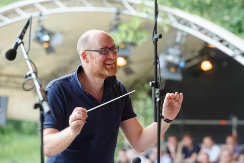 Der Brite Ben Palmer leitet die Deutsche Philharmonie Merck. Archivfoto: Jochen Kratschmer