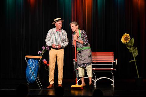 Peter J. Hoffmann und Evelyn Wendler bei der „Kabbaratz“-Premiere im Darmstädter Halbneun-Theater. Foto: Dirk Zengel