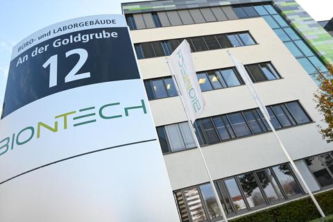 Der Straßenname ist Programm: Mit seinem Corona-Impfstoff erwirtschaftet das Mainzer Unternehmen Biontech einen Milliardenumsatz. Foto: dpa