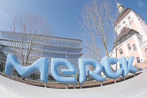 Das Darmstädter Unternehmen Merck hat wieder größere Zukäufe in den Blick. Archivfoto: Guido Schiek
