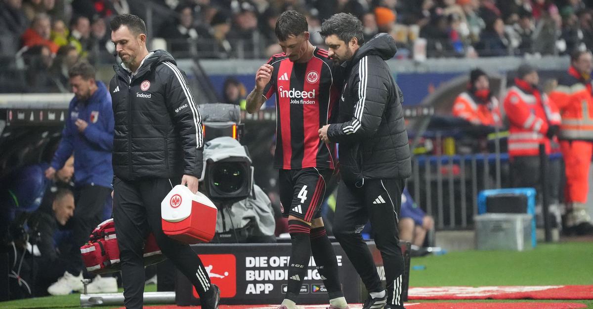 Eintracht-Kapit-n-Koch-an-der-Wade-verletzt