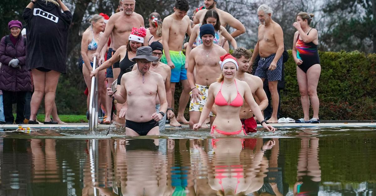 Adventsschwimmen-bei-6-6-Grad