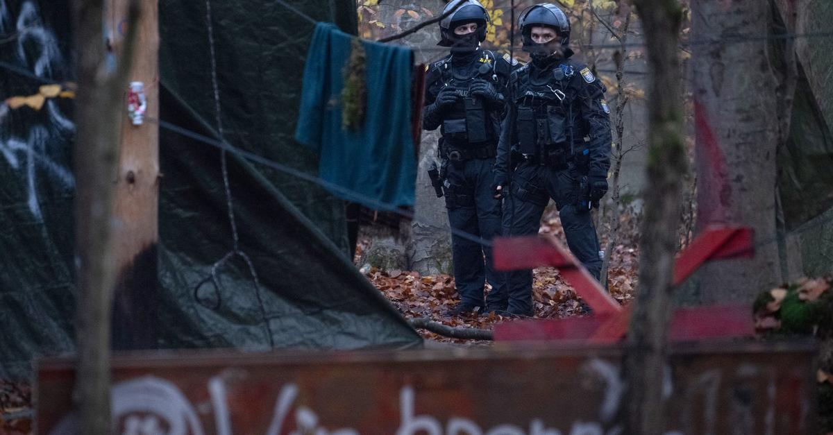 Protestcamp-am-Waldsee-von-Polizei-weitgehend-ger-umt