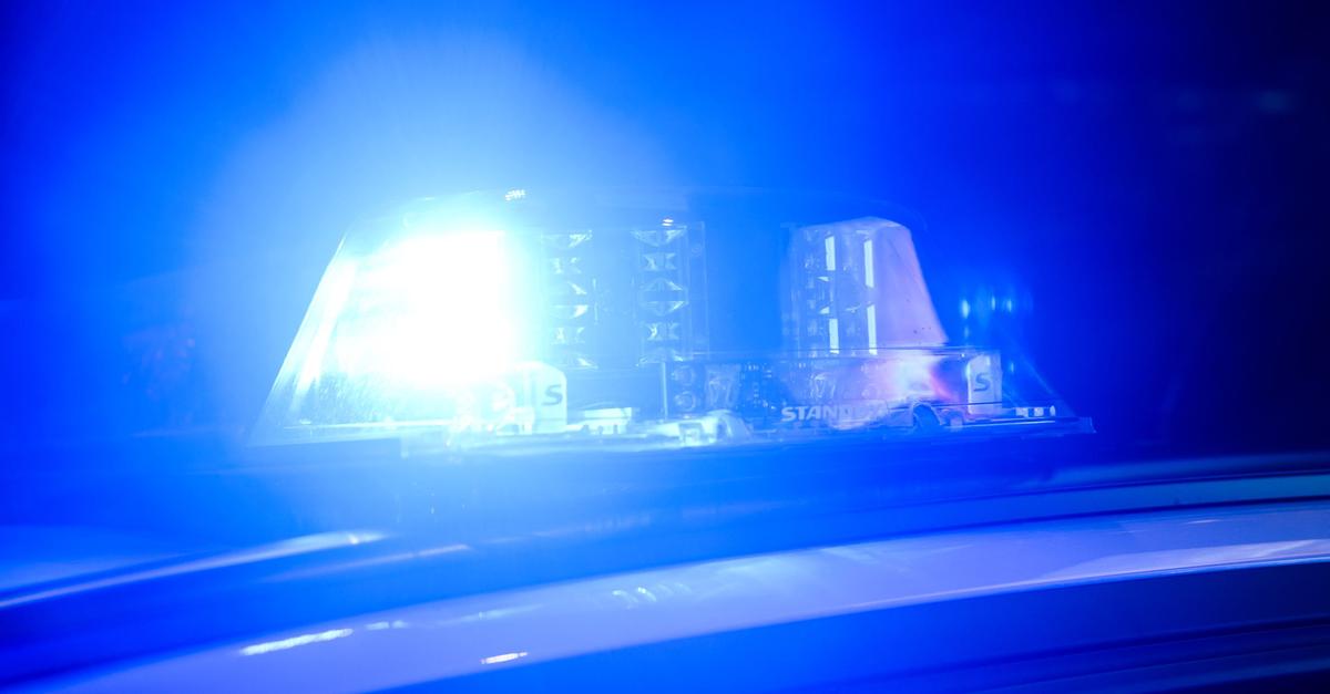 Motorradfahrer-kracht-auf-Zollbuche-in-Leitplanke-und-Pkw