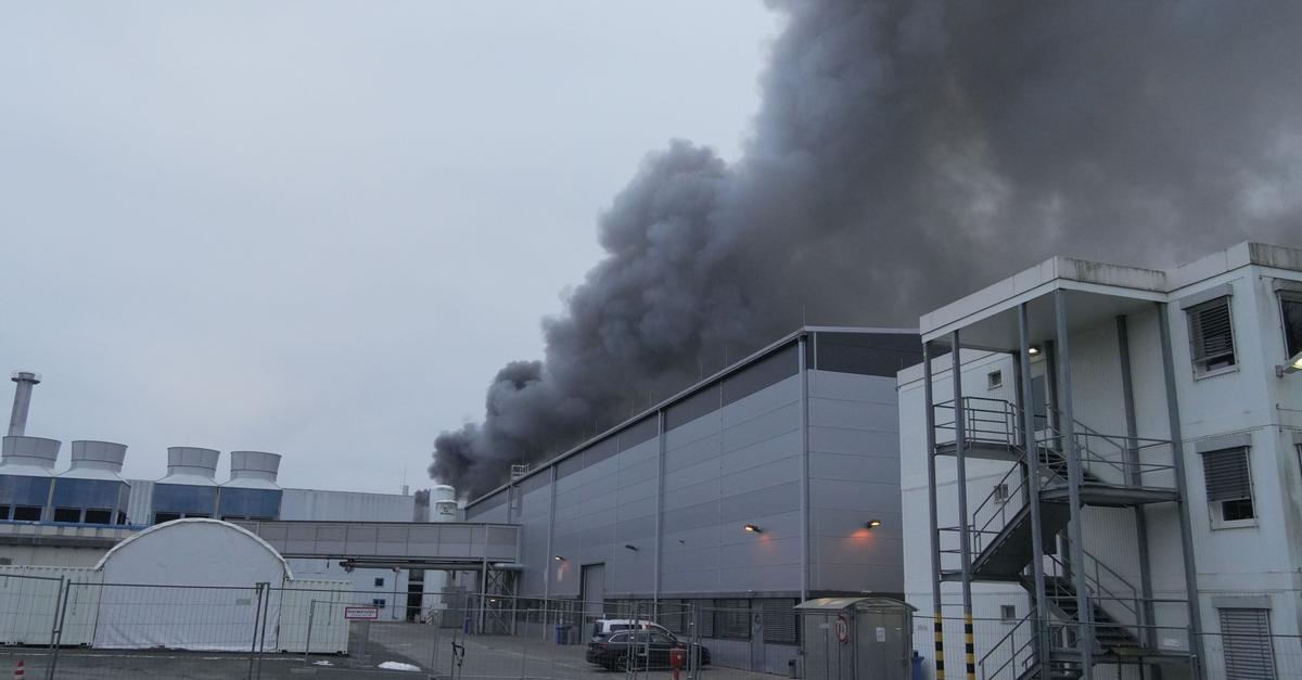 Bisher-keine-Verletzten-bei-Gro-brand-in-Forschungszentrum