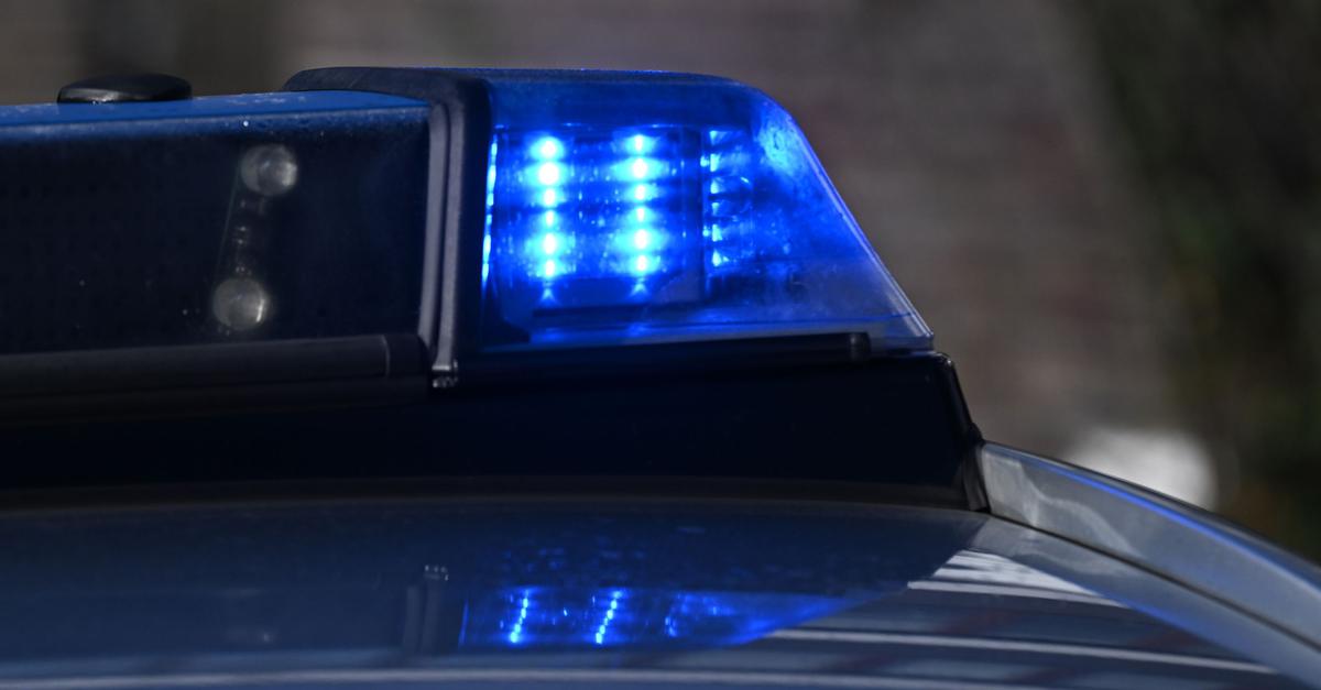 Mann-st-t-Jungen-in-Limburg-vom-Fahrrad