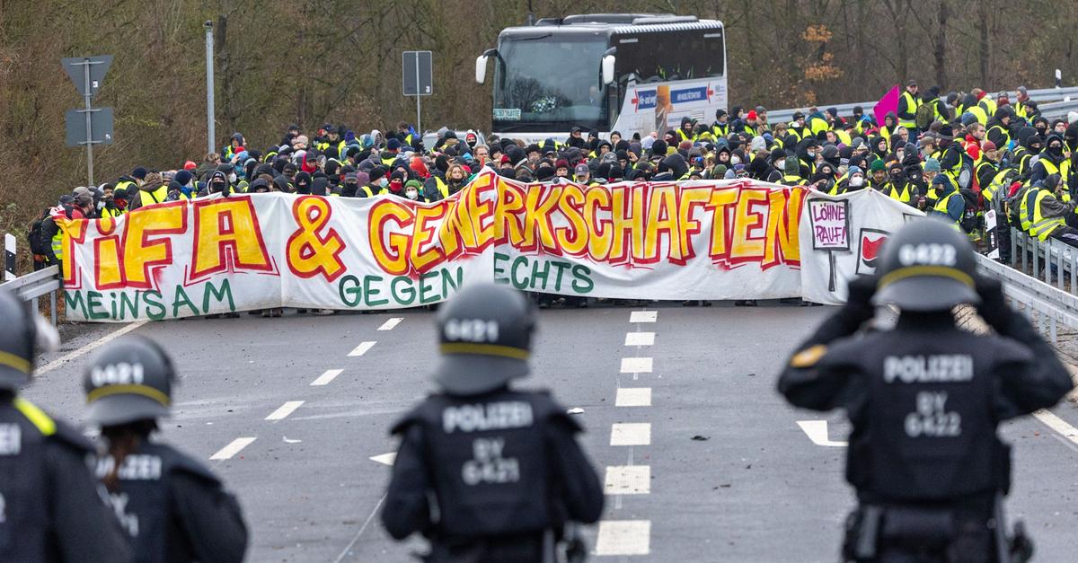 Wochenr-ckblick-AfD-in-Gie-en-und-ein-Schutzmann-vor-Ort