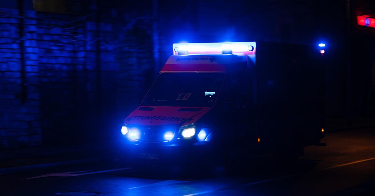 Zwei-Schwerverletzte-und-Vollsperrung-nach-Autounfall