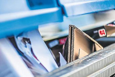 In der Bad Homburger Horexstraße ist in der Nacht zu Dienstag eine Papiertonne abgebrannt. Warum sich der Inhalt entzündete, ist bislang noch nicht ganz klar.  Foto: adobe-stock 