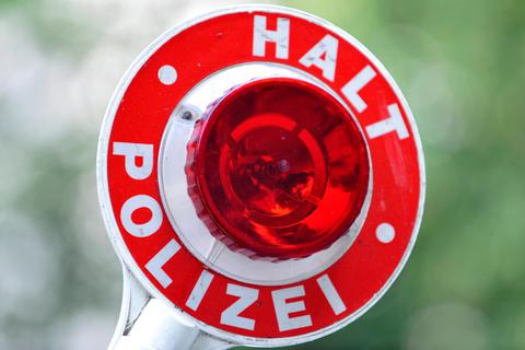 Nach einer Polizeikontrolle hat ein 29-Jähriger in Grävenwiesbach ein Problem. 