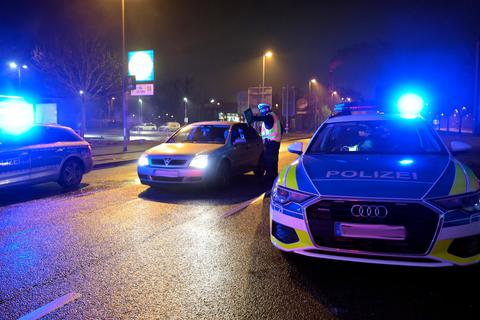 Ein Neu-Anspacher übersieht einen bremsenden VW vor ihm und fährt auf das Heck auf. Der entstandene Sachschaden ist fünfstellig. Foto: Gerold 