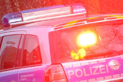 Sie stiegen aus und schlugen zu: In Kronberg haben drei Männer ein paar andere aus dem Auto heraus angegriffen und verletzt.  Foto: dpa 