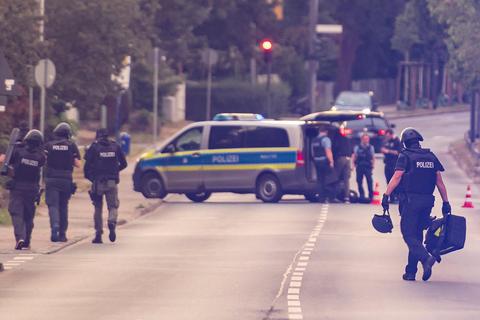 Zu einem größeren Polizeieinsatz mit Spezialkräften kam es in der Hans-Thoma-Straße in Kronberg. Foto: einsatzfotos.tv 