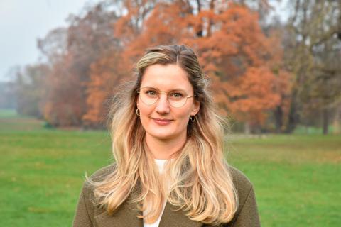 "Wichtig ist mir, schon frühzeitig in bauliche Vorhaben eingebunden zu werden." Hannah Zimmermann betreut als Bezirksdenkmalpflegerin den Kreis Darmstadt-Dieburg und den Hochtaunuskreis.  Foto: Christine Krienke/Landesamt für Denkmalpflege Hessen 
