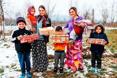 Bei den Empfängern der Päckchen - hier ein Foto aus Rumänien - ist die Freude alljährlich riesengroß. Foto: Eid/ Weihnachten im Schuhkarton 