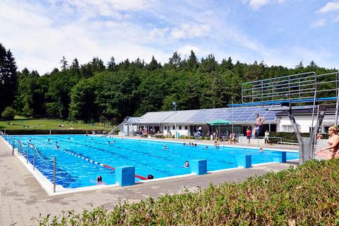 Weil das Waldschwimmbad frühestens am 1. Juni öffnen kann, wurde nun der Vorverkauf für Saisonkarten verlängert. Archivfoto: Wulff 