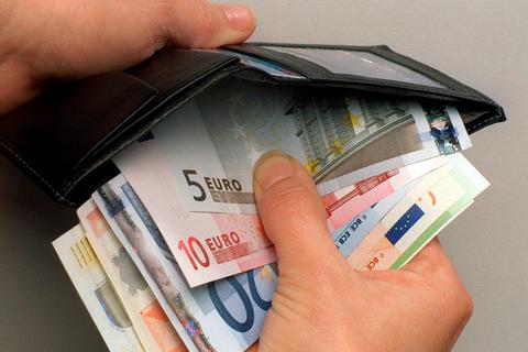 Dem Trickdieb in Oberursel reichte ein kurzer Augenblick der Unaufmerksamkeit seines Opfers. Symbolfoto: fotolia 