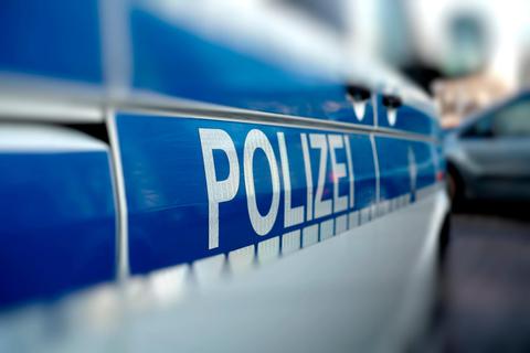 Unter Drogen, ohne Führerschein und mit geklauten Nummernschildern und nicht versichert unterwegs: In Steinbach liefert sich ein 38-Jähriger eine Verfolgungsfahrt mit der Polizei. Foto: Fotolia 