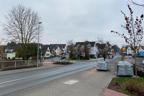 Bahnhofstraße/Ecke Westerfelder Weg: Hier soll der Kreisel künftig entstehen. Doch die Anwohner haben etwas dagegen.  Foto: Friedrich 