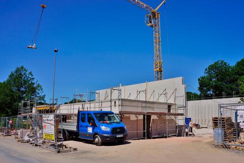 Auf der Baustelle an der neuen Sporthalle am Oberloh sind die Fortschritte schon deutlich sichtbar.  Foto: Ingrid Schmah-Albert 
