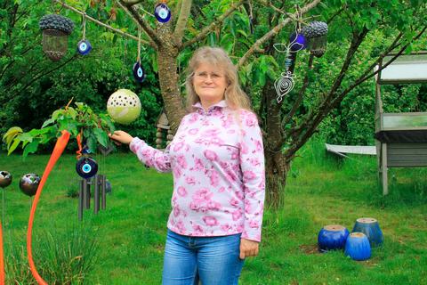 Manuela Fuchs freut sich auf Besucher in ihrem Garten. Foto: Sabine Neugebauer 