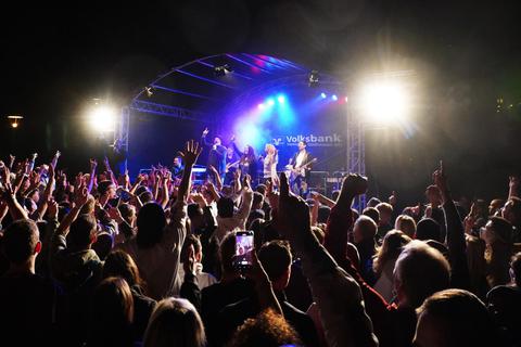 Das Musikfestival Maiway hat in diesem Jahr einen neuen Besucherrekord aufgestellt. 5911 zahlende Gäste kamen in die Bensheimer Innenstadt. Thomas Zelinger