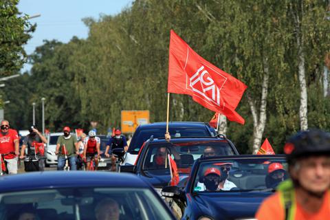 Proteste gegen den geplanten Stellenabbau in Babenhausen gab es schon einige, nun sollen „Rote Karten“ den Vorstand zum Umdenken bewegen. Foto:  Hans Dieter Erlenbach