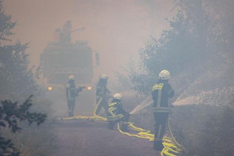 Eine Szene wie im Katastrophenfilm: Der Waldbrand in Münster in diesem Jahr hat die Feuerwehren vor riesige Herausforderungen gestellt.  Foto: 5vision.media