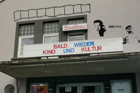 Das Saalbau-Kino in Pfungstadt hat auch seine Fassade verschönert. Die Betreiber planen, dort ab Juli wieder Filme zu zeigen. Foto: Förderverein