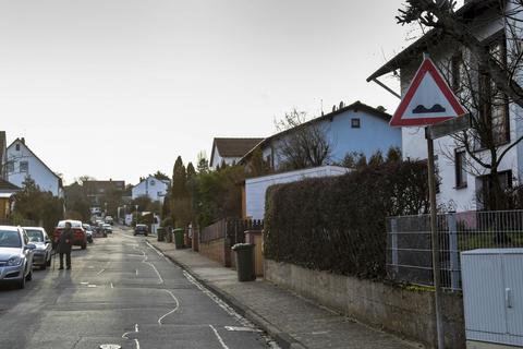 Die Alte Dieburger Straße soll zwischen Hügel- und Egerländer Straße saniert werden. Foto: Guido Schiek
