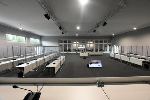 Die Leichtbauhalle bietet Platz für Verhandlungen mit zahlreichen Beteiligten. Foto: Mosel 