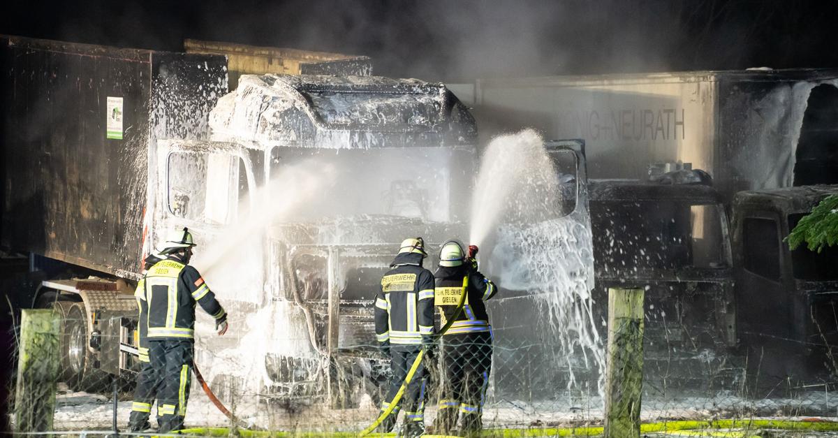 Four trucks burn out in Giessen: One million euros in damages